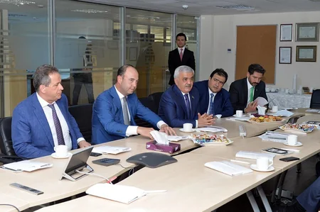 “KazMunayGaz”ın “Sətti” qazma qurğusu Bakıya gətirilib