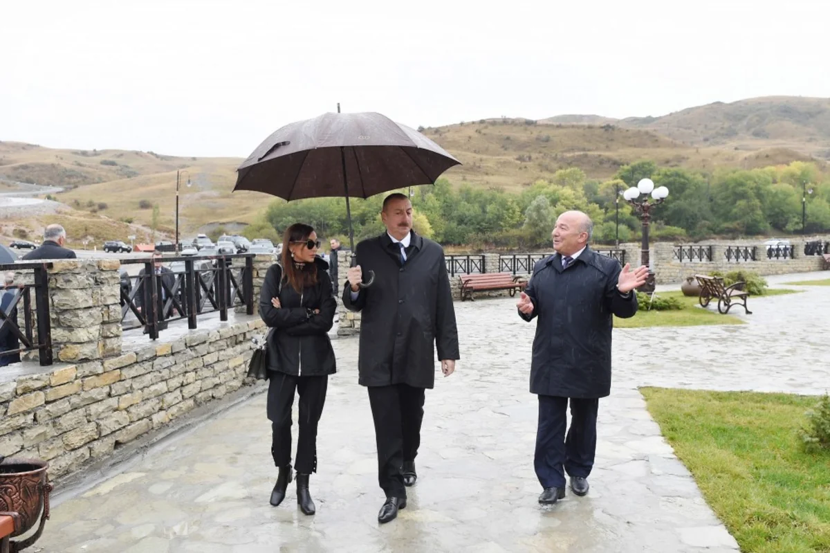 Prezident İlham Əliyev Şamaxının Dəmirçi kəndində görülən işlərlə tanış olub