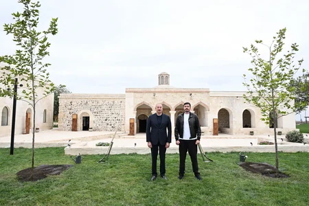 İlham Əliyev Ağdam şəhərində İmarət Kompleksinin bərpadan sonra açılışında iştirak edib - YENİLƏNİB
