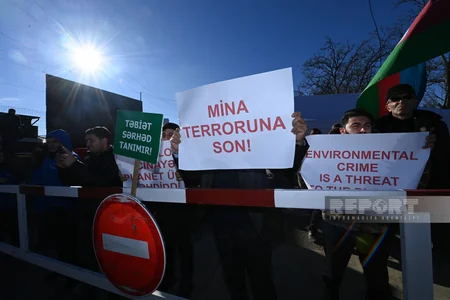 Protesters: Armenian separatists must stop looting Azerbaijan’s resources and mine terror