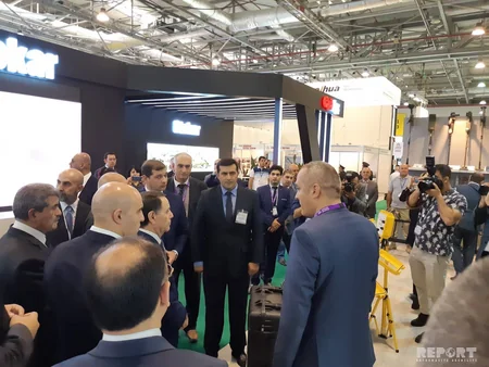 Novruz Məmmədov III “ADEX-2018” Beynəlxalq Müdafiə sərgisi ilə tanış olub