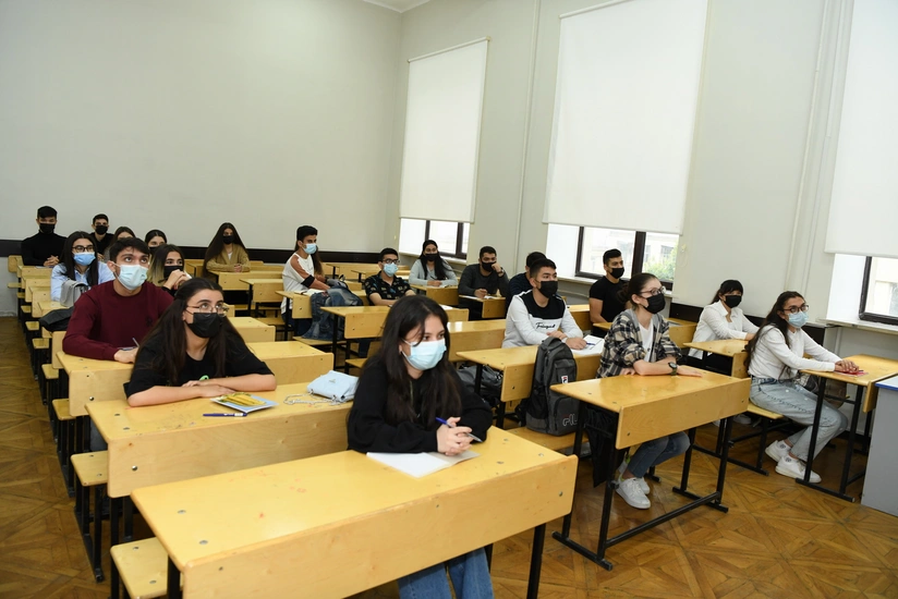 Nazir Azərbaycan universitetlərinin peşəkar kadr yetişdirə bilməməsi ilə bağlı fikirlərə münasibət bildirib