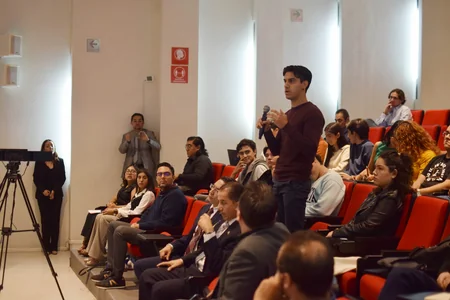Azərbaycanlı səfir Meksikanın ən nüfuzlu ali təhsil müəssisəsində tələbələrə mühazirə oxuyub