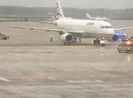 Almaniyada sürücü maşınla aeroport ərazisinə keçmək istəyib