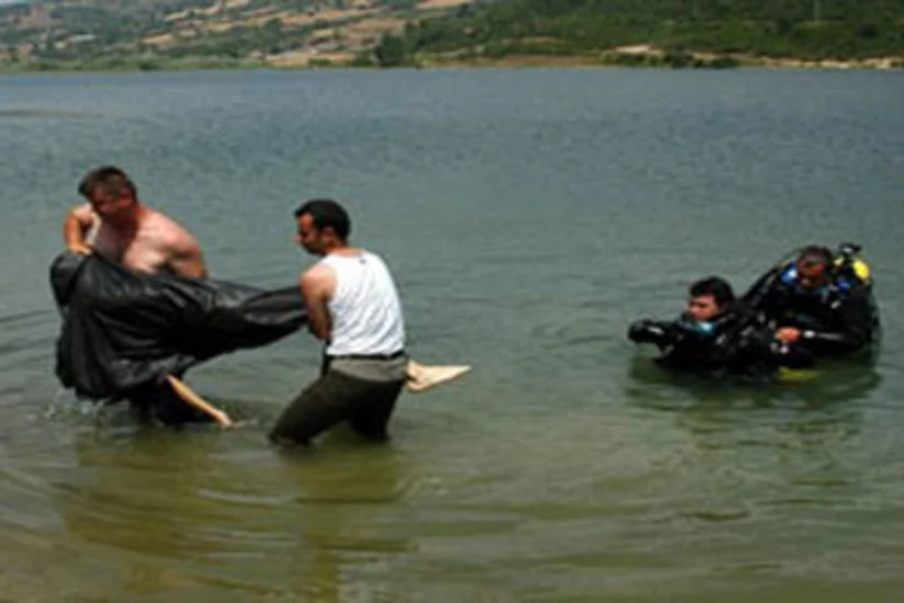 Su kanalında meyit tapılıb