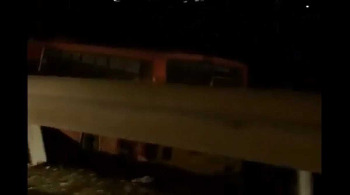 Xırdalanda sərnişin avtobusu aşıb, 9 nəfər yaralanıb - VİDEO