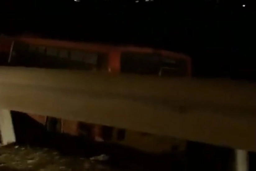 Xırdalanda sərnişin avtobusu aşıb, 9 nəfər yaralanıb - VİDEO