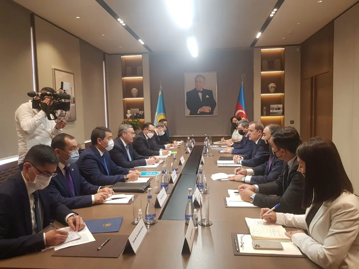 Azərbaycan və Qazaxıstan XİN başçılarının görüşü başlayıb