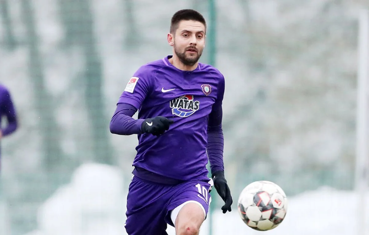 Azərbaycan millisinin futbolçusu Almaniyada sosial reklama çəkilib - VİDEO