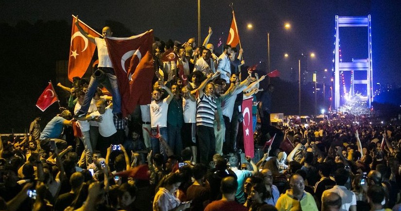 Güclənən, böyüyən Türkiyə - Cümhuriyyət düşmənlərinin iflasından daha bir il ötdü - ŞƏRH
