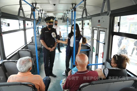Bakıda ictimai nəqliyyatda və qapalı məkanlarda maska taxmayanlara qarşı reyd keçirilib