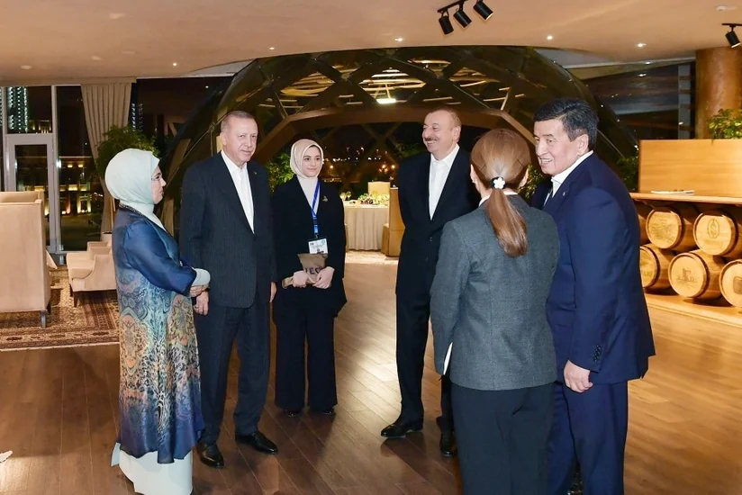 President Ilham Aliyev has joint dinner with heads of state and government who attend 7th Summit of Turkic Council