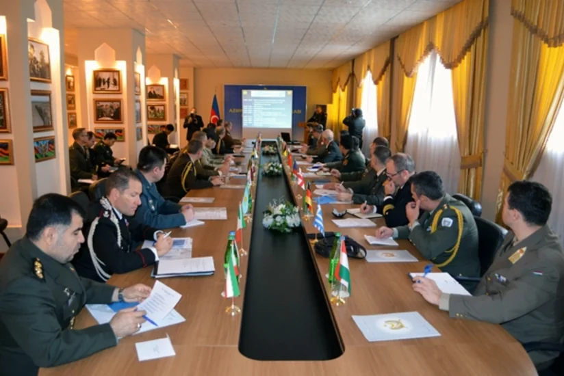 ​Müdafiə Nazirliyində xarici dövlətlərin hərbi attaşeləri ilə toplantı keçirilib