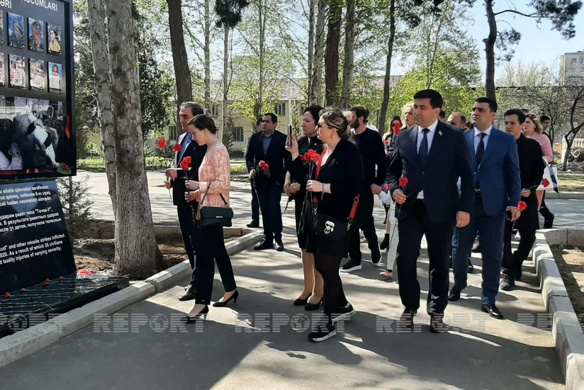 Gürcüstanın mədəniyyət xadimləri ermənilərin Gəncədə dağıtdıqları əraziyə baş çəkiblər - YENİLƏNİB