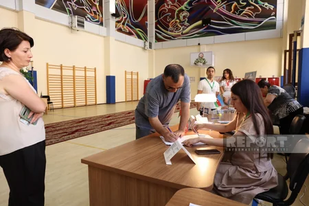 Azərbaycanda 1 milyondan çox seçici səs verib - FOTOREPORTAJ