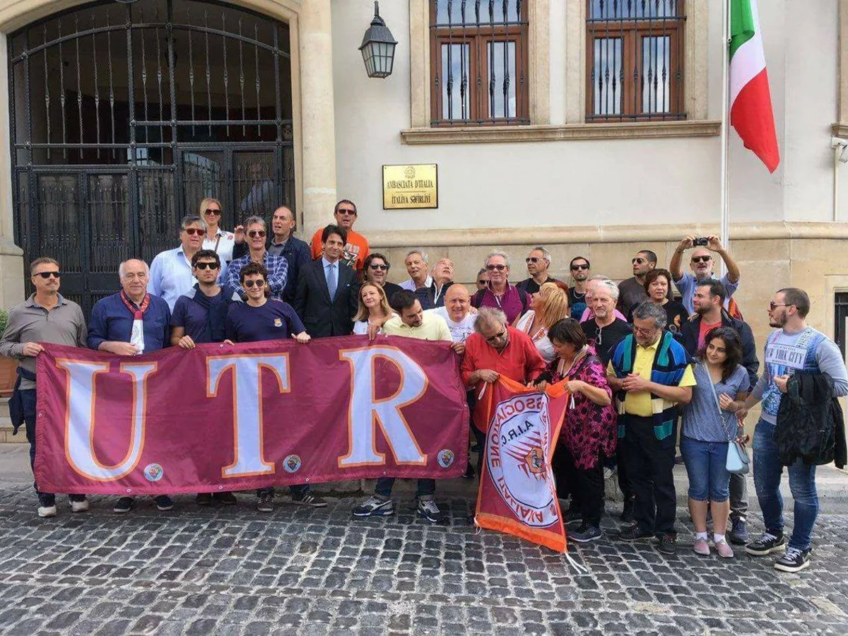 İtaliya səfiri Qarabağla oyun üçün Bakıya gələn Roma azarkeşləri ilə görüşüb