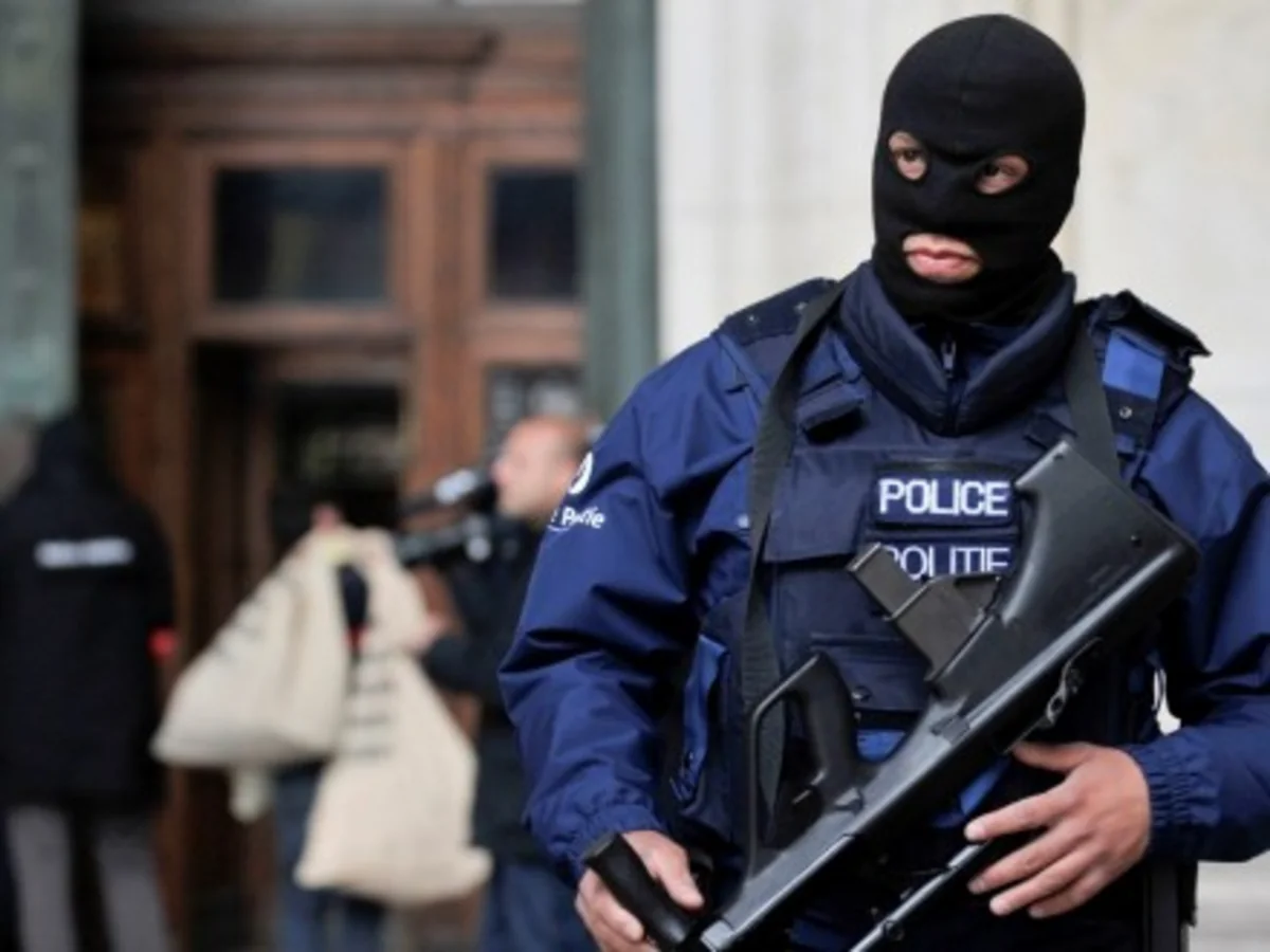 Belçikada Parisdəki terror aktında şübhəli bilinən iki nəfər tutulub
