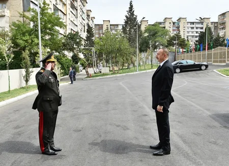 Prezident İlham Əliyev hərbçilər üçün inşa edilən binada yaradılan şəraitlə tanış olub