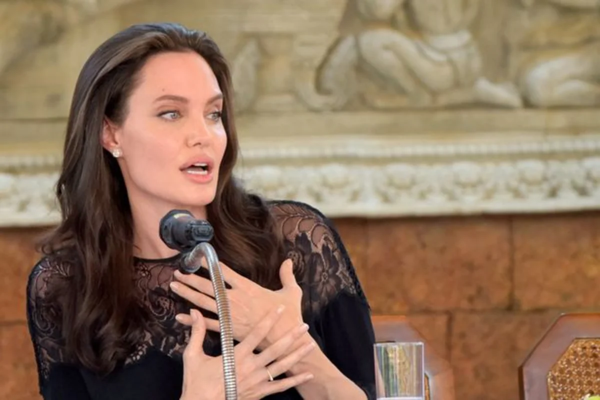 Angelina Jolie surrounded by her six children for red carpet since Brad Pitt split