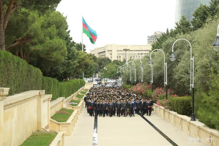 Prokurorluq işçiləri Fəxri və Şəhidlər xiyabanlarını ziyarət ediblər - FOTO