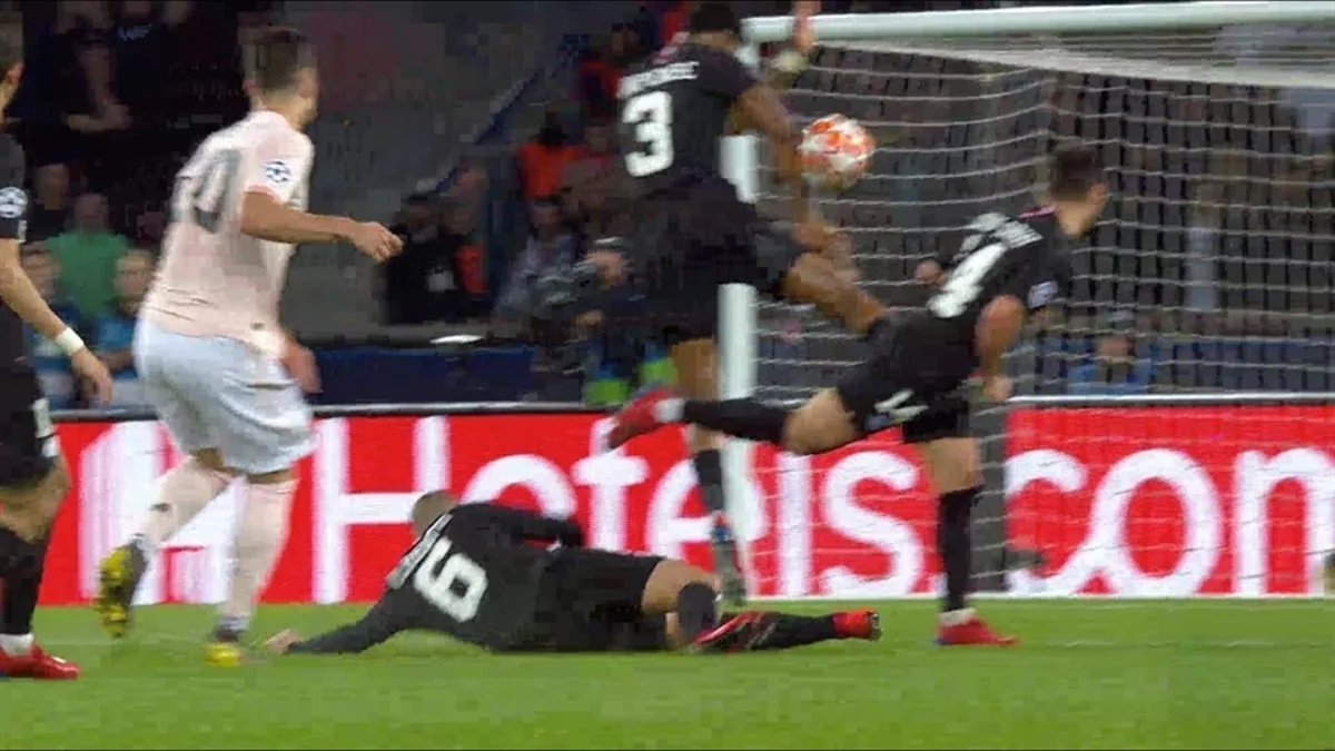 UEFA Çempionlar Liqasındakı mübahisəli epizodlara dair izahat verib
