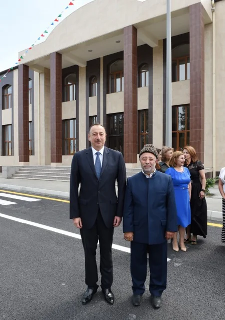 Prezident İlham Əliyev Nardaran sakinləri ilə görüşüb - FOTO