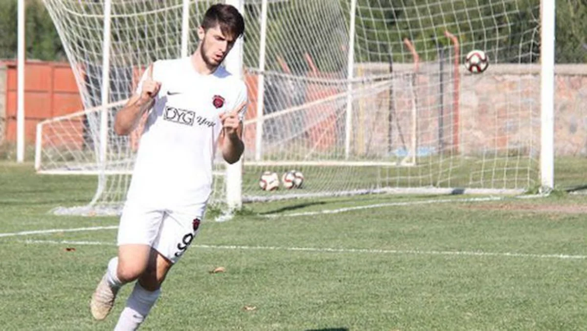 Fənərbağça gənc futbolçu transfer etdi - RƏSMİ