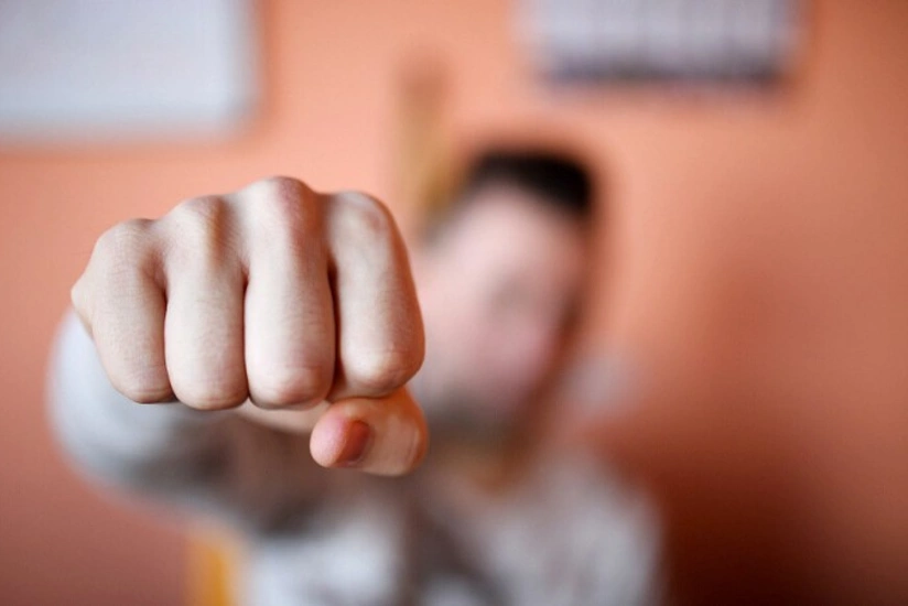 Bakıda 3 nəfər gənc oğlana qarşı quldurluq edib