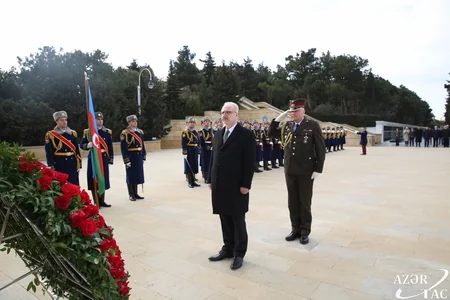 Latviya Prezidenti Şəhidlər xiyabanını ziyarət edib