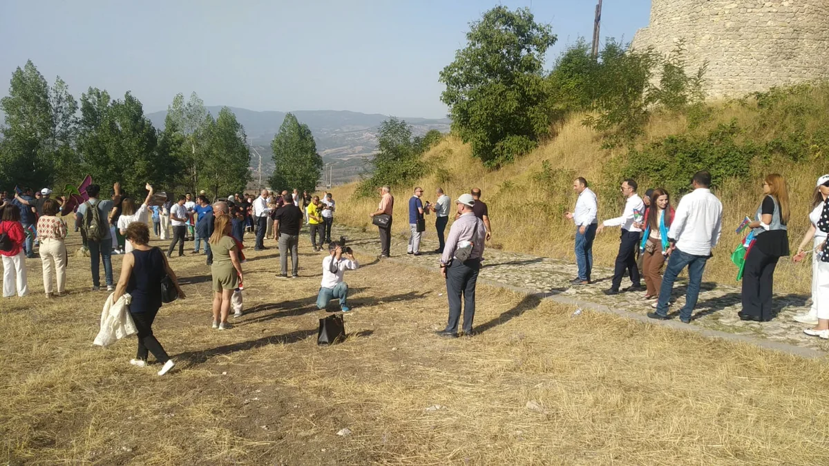 Şuşaya səfər edən diaspor üzvü: 28 il öncə bu yerləri ayaqyalın tərk etmişəm