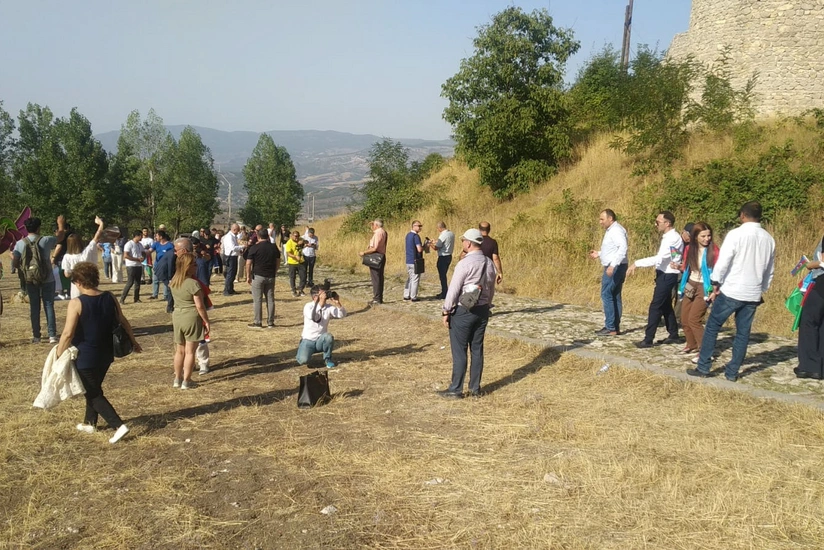 Şuşaya səfər edən diaspor üzvü: 28 il öncə bu yerləri ayaqyalın tərk etmişəm