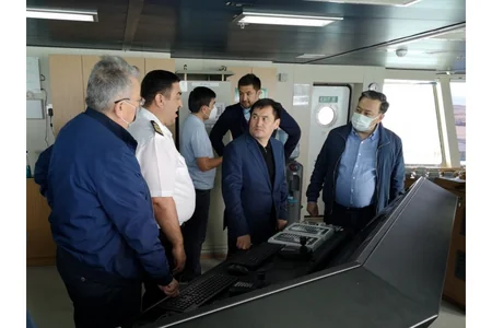 Özbəkistanın nəqliyyat naziri “Azərbaycan” gəmi-bərəsində olub