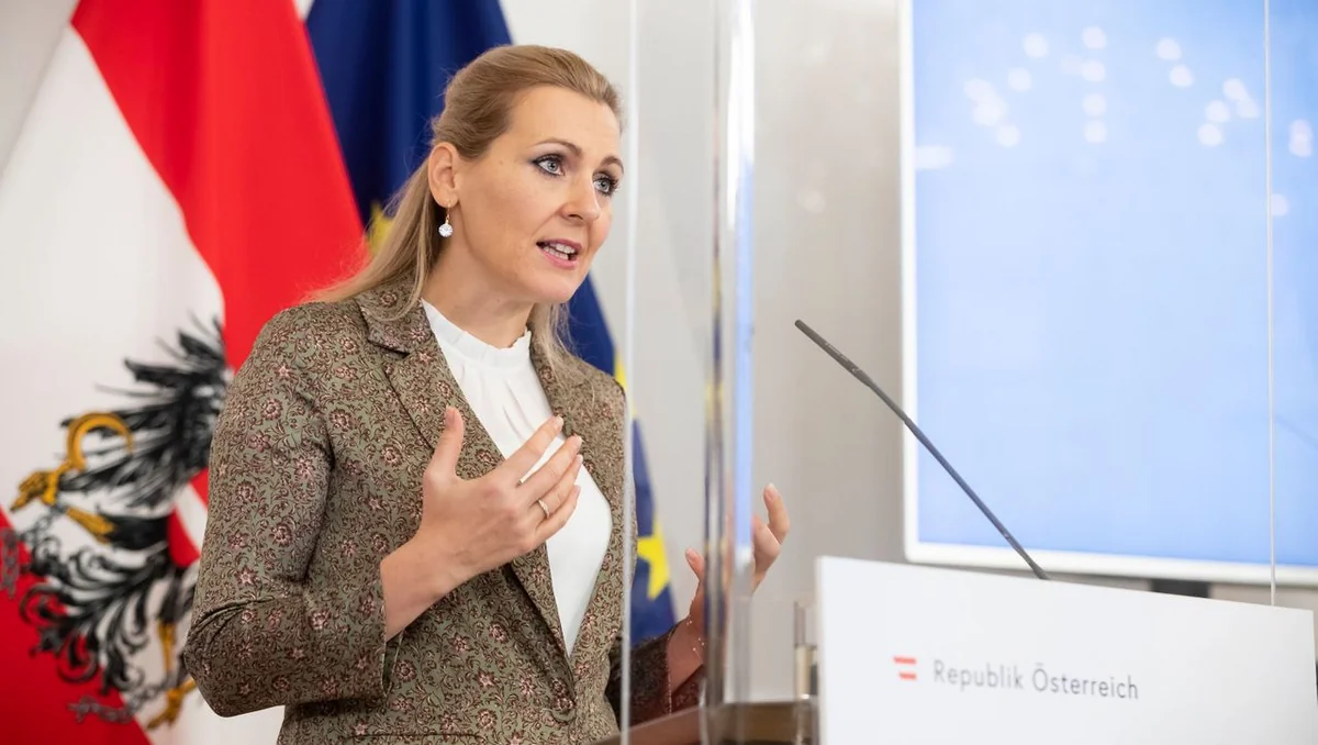 Avstriyanın Əmək naziri plagiat dissertasiya ittihamına görə istefaya getdi
