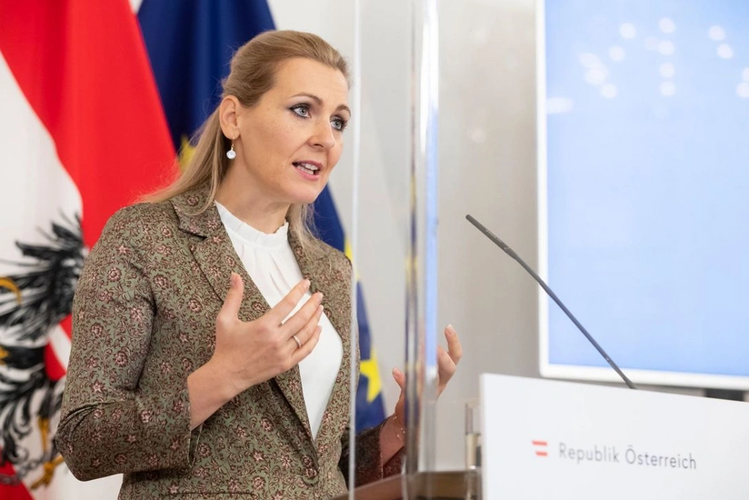 Avstriyanın Əmək naziri plagiat dissertasiya ittihamına görə istefaya getdi