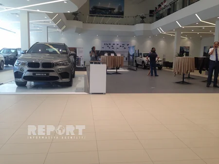 “BMW”nin yeni avtosalonu və iki yeni modeli təqdim olunub