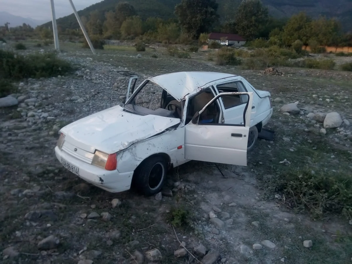 Oğuzda avtomobil aşıb, 3 nəfər xəsarət alıb