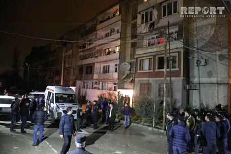 Bakıda özünü bıçaqlayaraq binadan yerə atmaq istəyən şəxs xilas edilib - FOTO - VİDEO - YENİLƏNİB