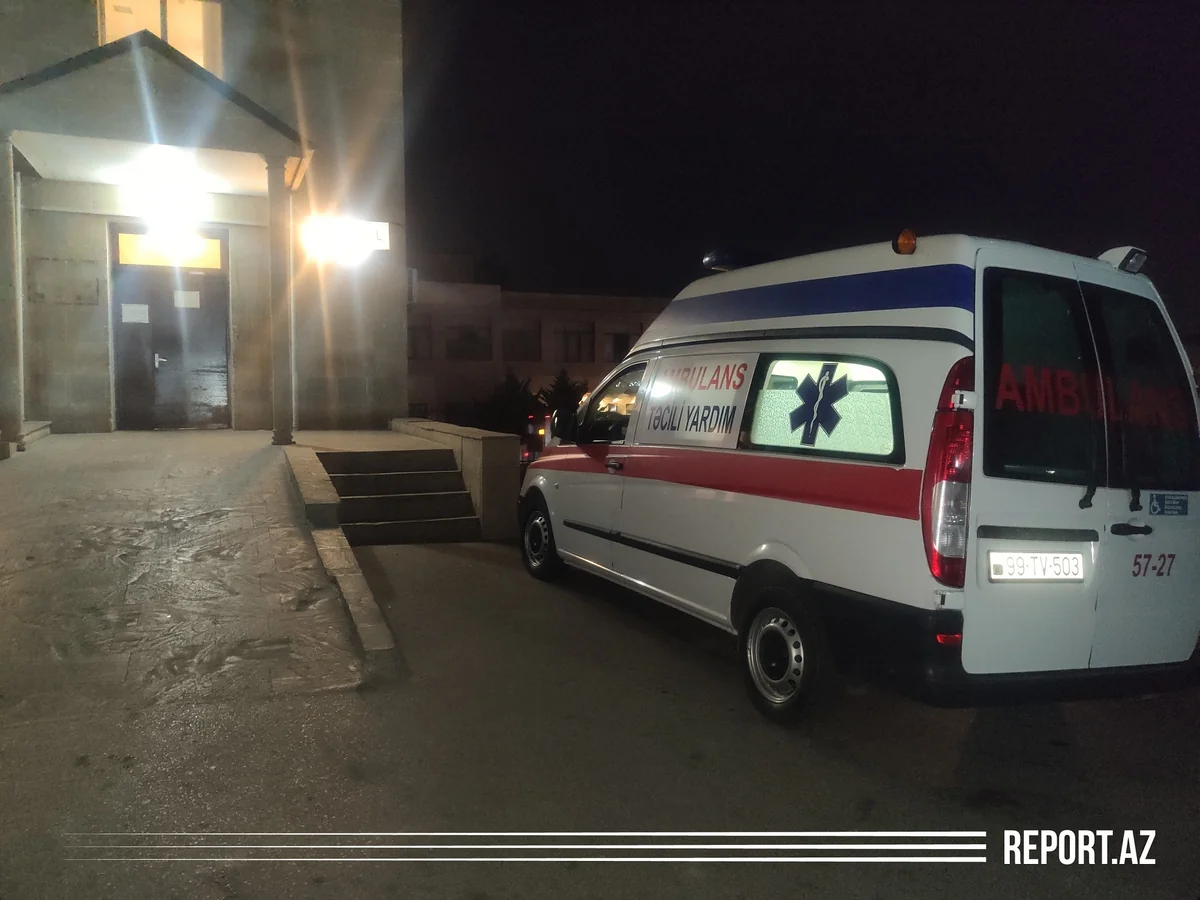 Salyanda əri ilə yol qəzasına düşən gənc qadının boynu sındı