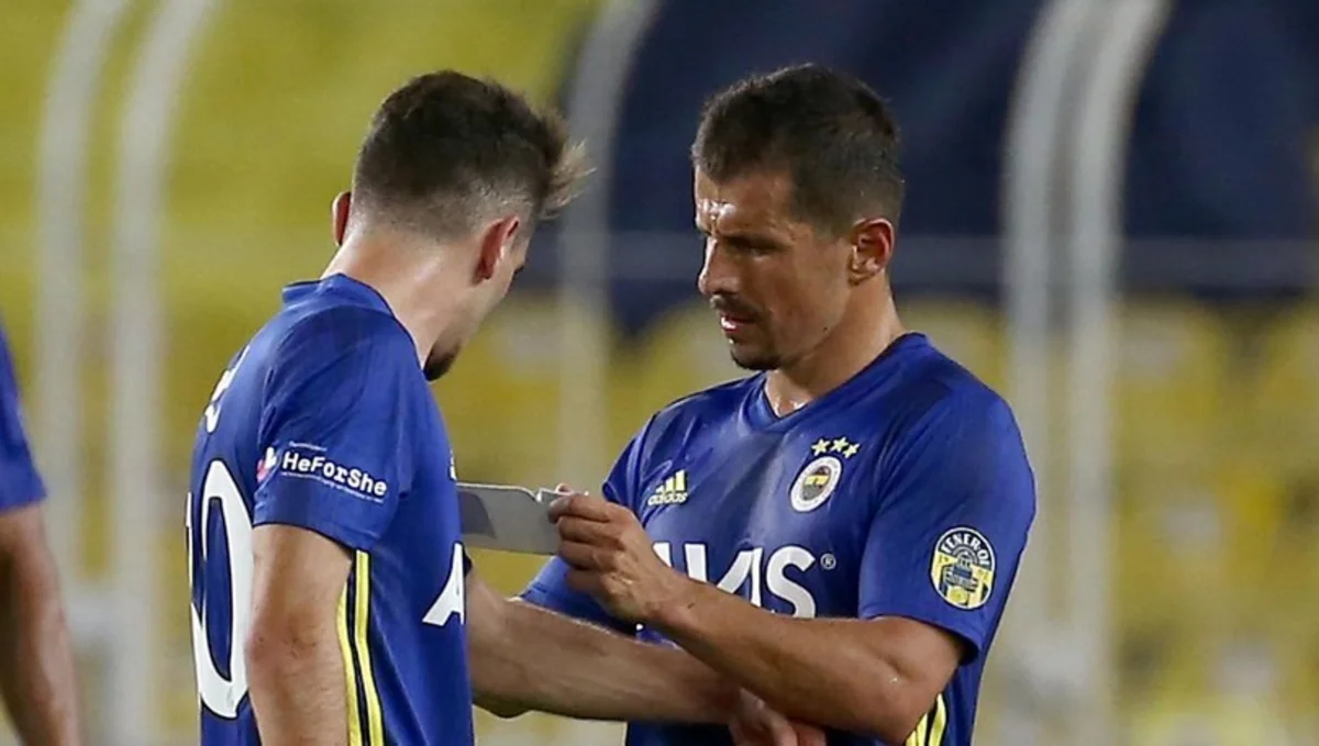 Fənərbağçanın kapitanı karyerasını bitirdi