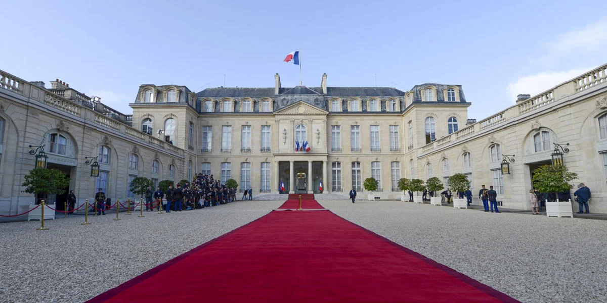 Fransada naməlum şəxs prezident iqamətgahına soxulmaq istəyib