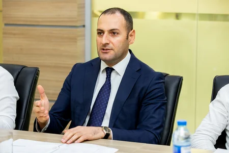 “YAŞAT” tələbə adını qazanmış şəhid övladlarına 2000 manat pul mükafatı təqdim edib 