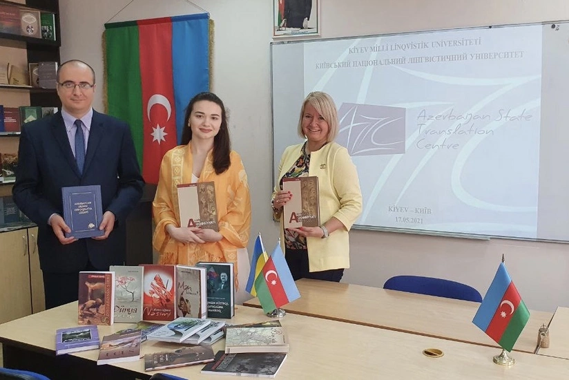 Kiyev Milli Linqvistika Universitetinə Azərbaycana dair kitablar hədiyyə olunub