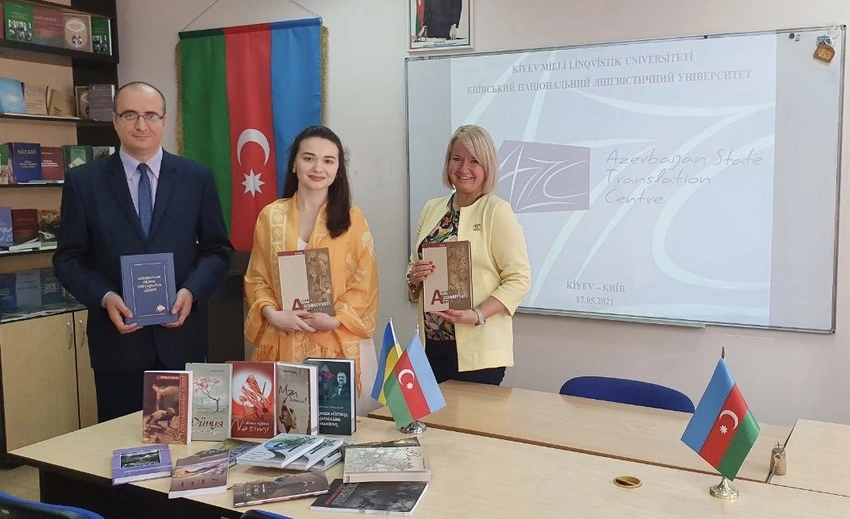 Kiyev Milli Linqvistika Universitetinə Azərbaycana dair kitablar hədiyyə olunub