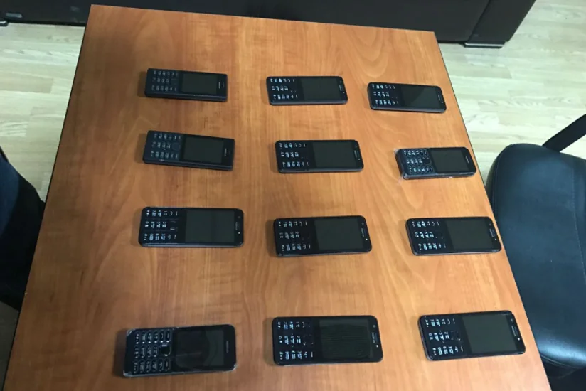 Azərbaycan gömrükçüləri 12 mobil telefon aşkar edib