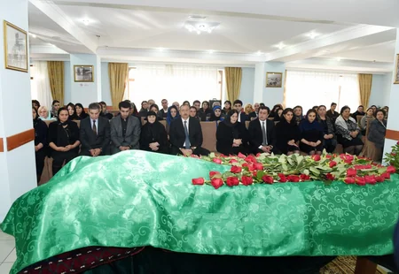 Azərbaycan Prezidenti xalq şairi Zəlimxan Yaqubla vida mərasimində iştirak edib