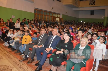 Özbəkistanın Kuğurcaq teatrı Biləsuvarda qastrol səfərində olub
