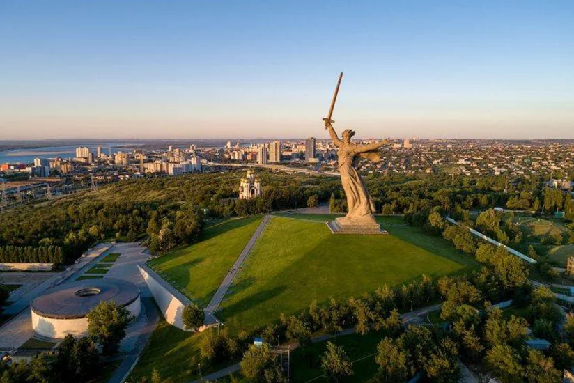 Азербайджан экспортировал в Волгоград хурму и яблоки 
