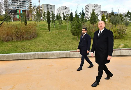 Prezident İlham Əliyev Bakıda Mərkəzi Parkın ikinci hissəsinin açılışında iştirak edib - YENİLƏNİB
