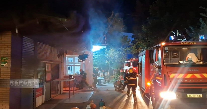 Lənkəranın mərkəzində mağaza yanır