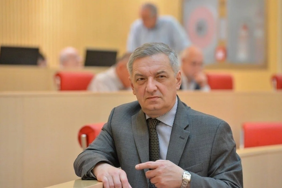 Gürcüstan parlamentinin vitse-spikeri məscidlə bağlı sual verən jurnalisti hədələyib